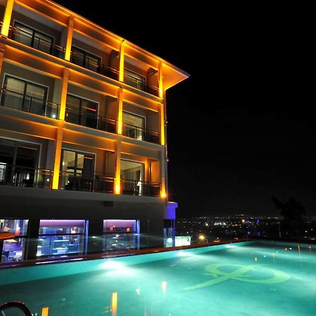 Hotel Celik Palas Convention Center & Thermal Spa Bursa Kültér fotó The pool at the hotel