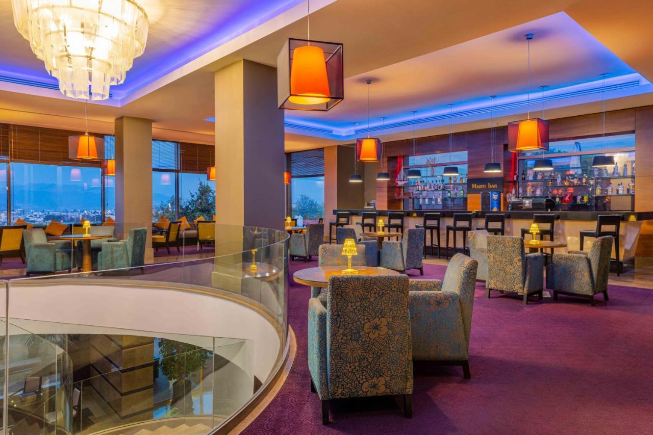Hotel Celik Palas Convention Center & Thermal Spa Bursa Kültér fotó The bar at the hotel