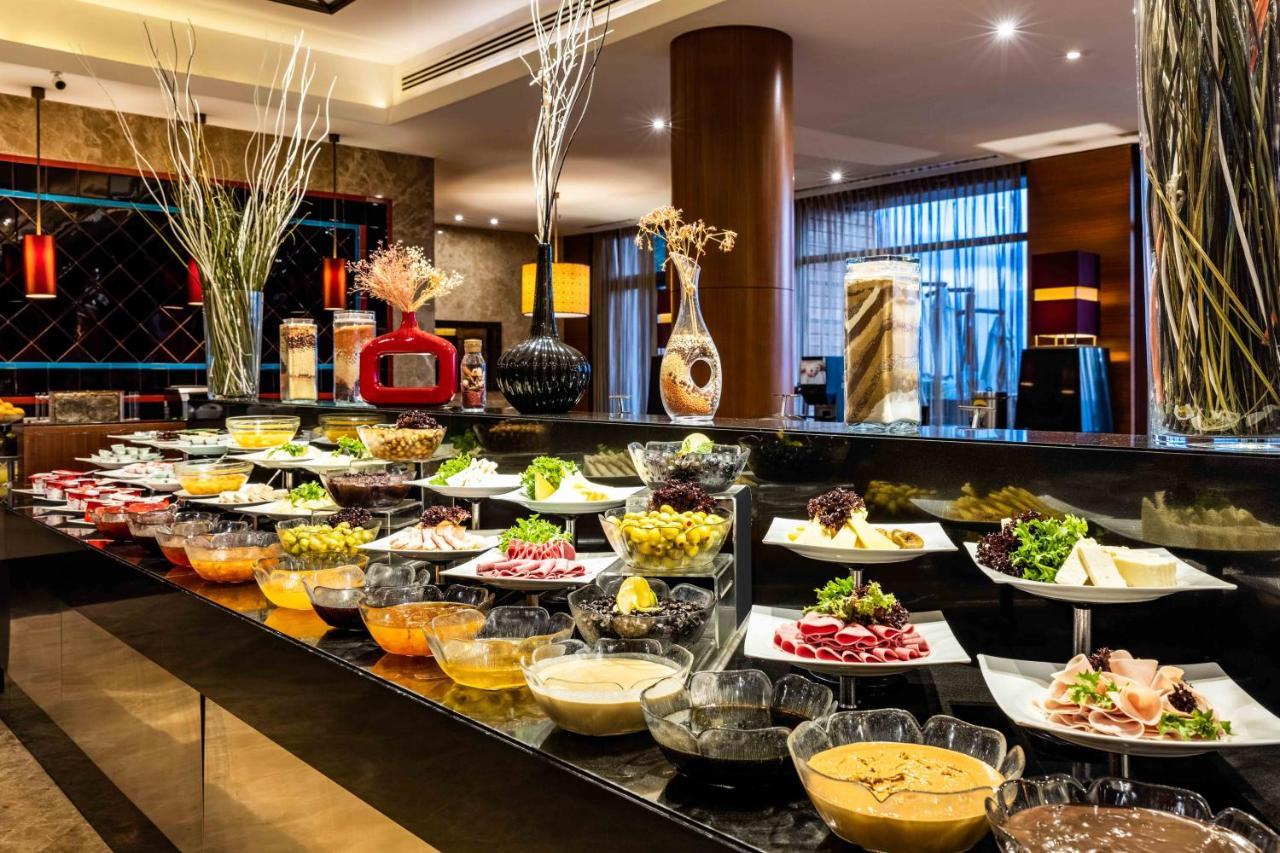 Hotel Celik Palas Convention Center & Thermal Spa Bursa Kültér fotó A buffet at a hotel